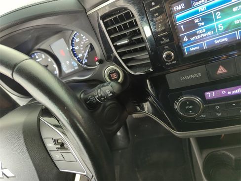 Used 2016 Mitsubishi Outlander SEL image 24