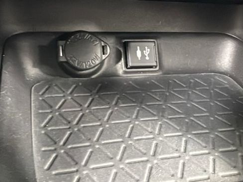 Used 2019 Toyota RAV4 XLE Premium image 28