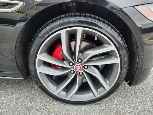 Used 2022 Jaguar XF R-Dynamic SE image 7