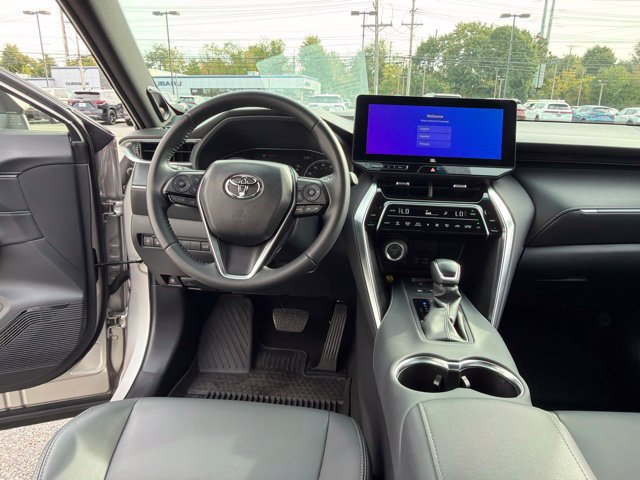 Used 2024 Toyota Venza XLE AWD/4WD image 16