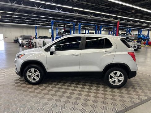 Used 2021 Chevrolet Trax LS w/ Tint and Cruise Package FWD image 6