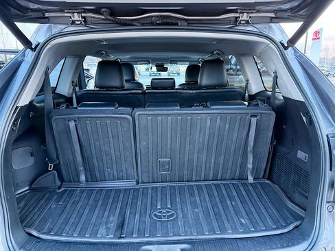 Used 2019 Toyota Highlander XLE image 17