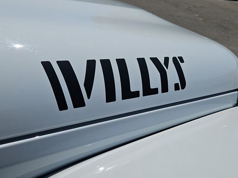 Used 2022 Jeep Gladiator Willys image 12