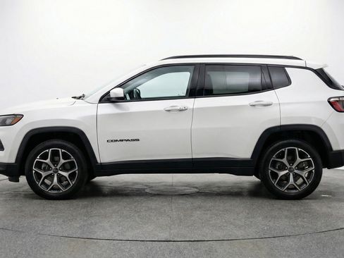 Used 2025 Jeep Compass Limited image 5