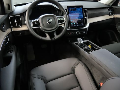 Used 2025 Volvo XC90 B6 Plus AWD/4WD image 2