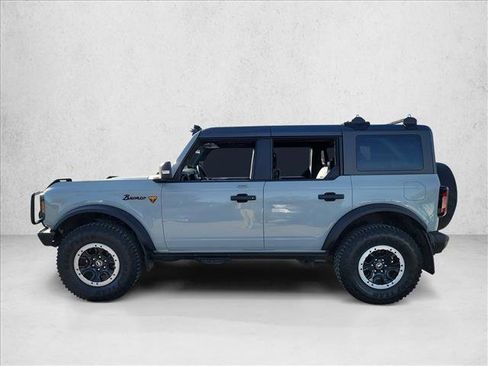 Used 2022 Ford Bronco Badlands image 8