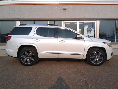Used 2017 GMC Acadia Denali w/ Technology Package AWD/4WD image 4