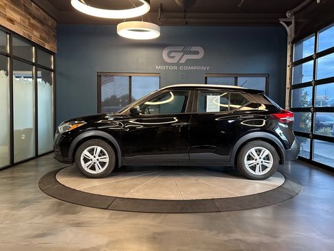 Used 2019 Nissan Kicks S FWD image 6