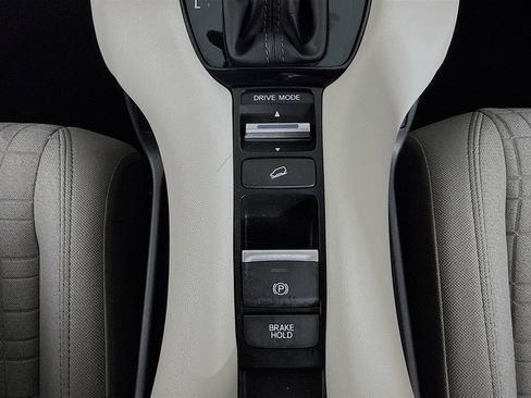 Certified 2024 Honda HR-V LX image 18