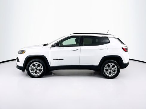 Used 2025 Jeep Compass Latitude image 4