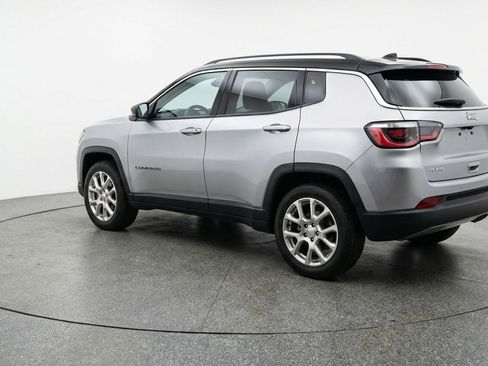 Used 2025 Jeep Compass Limited image 6