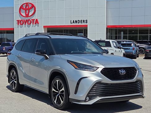 Used 2021 Toyota Highlander XSE FWD image 1