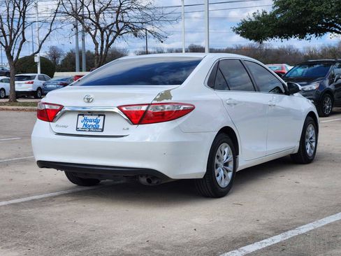 Used 2015 Toyota Camry LE image 6