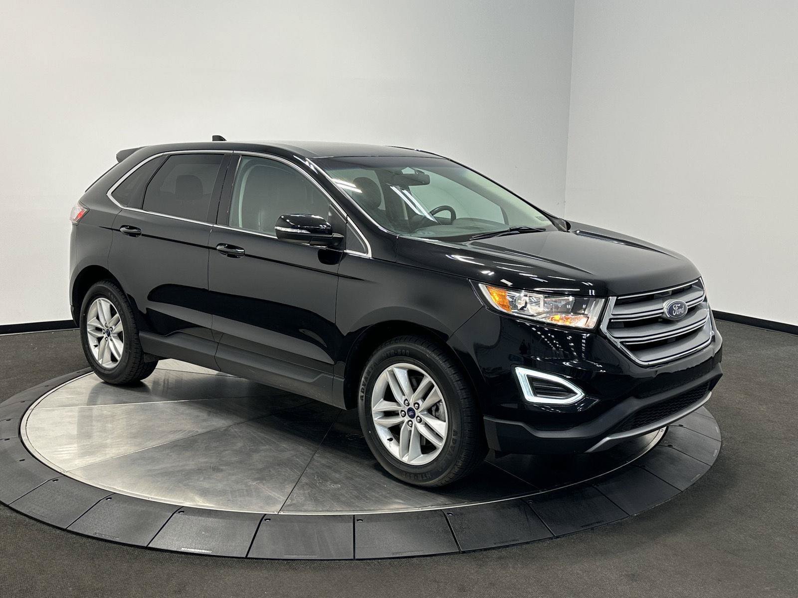 Used 2018 Ford Edge SEL w/ Equipment Group 201A AWD/4WD image 2