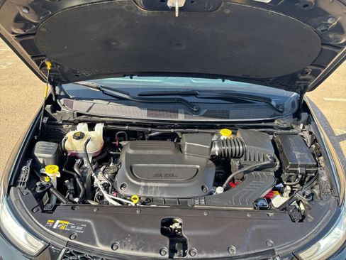 Used 2024 Chrysler Pacifica Touring-L FWD image 30