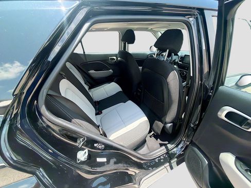 Used 2024 Hyundai Venue SEL FWD image 25