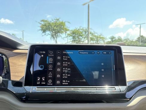 Used 2024 Volkswagen Atlas SE w/ Black Wheel Package FWD image 26