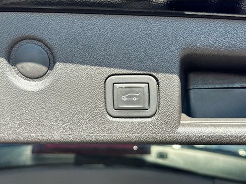 Used 2024 Chevrolet Equinox LT FWD image 27