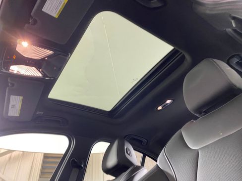 Used 2025 BMW 330i xDrive Sedan w/ Premium Package image 15