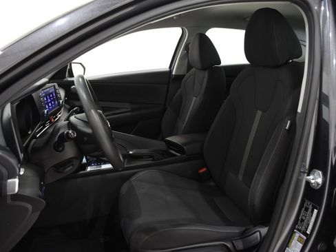 Used 2021 Hyundai Elantra SE FWD image 22
