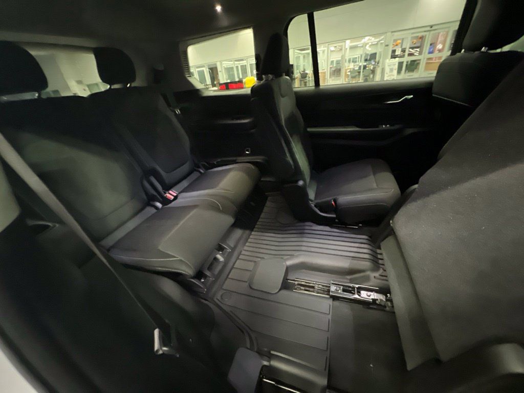 Certified 2023 Jeep Grand Cherokee L Laredo RWD image 24