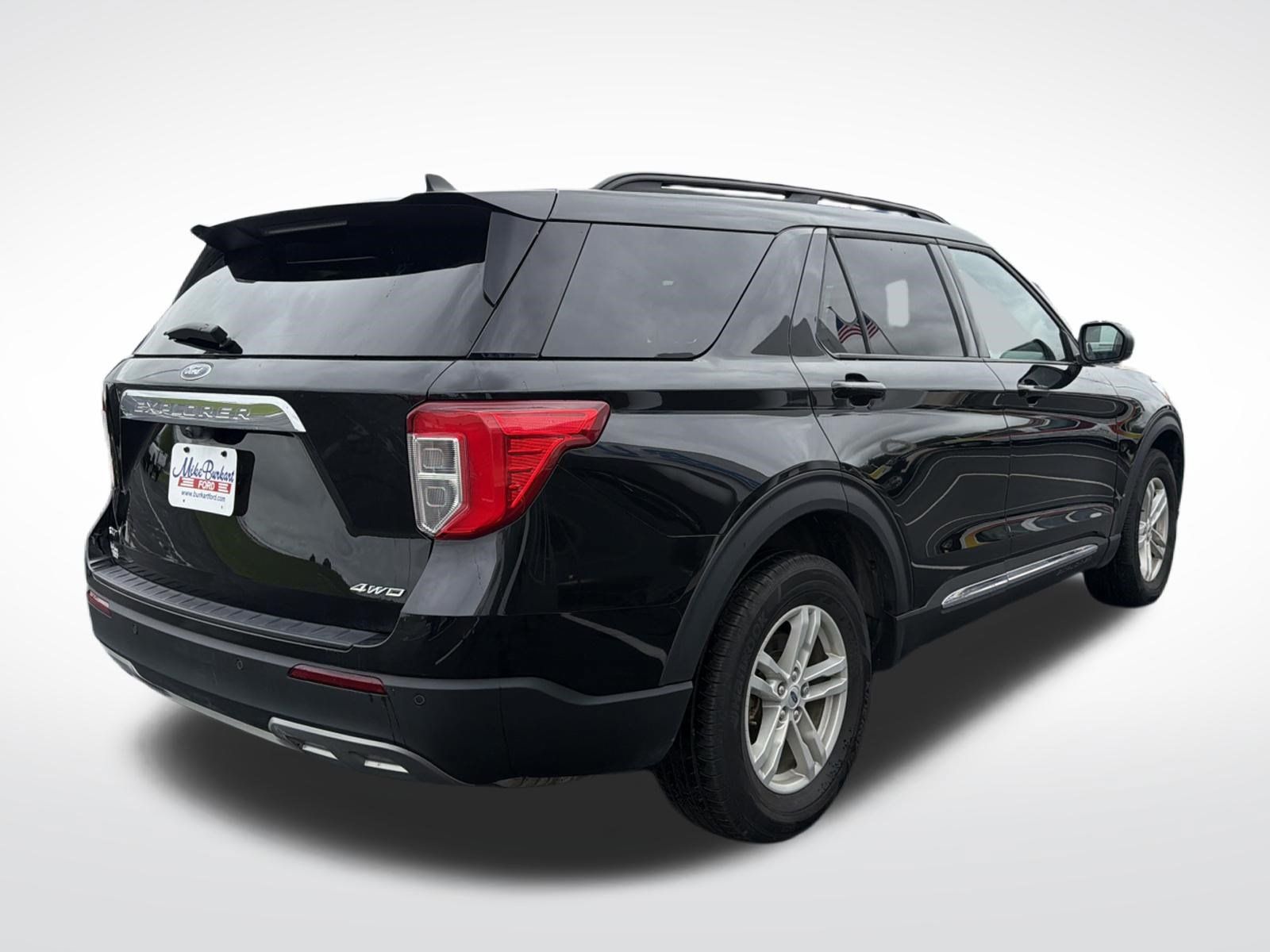 Used 2024 Ford Explorer XLT w/ Equipment Group 202A AWD/4WD image 8