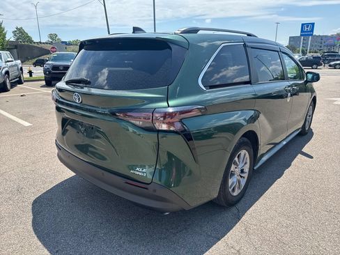 Used 2023 Toyota Sienna XLE w/ XLE Plus Package AWD/4WD image 7