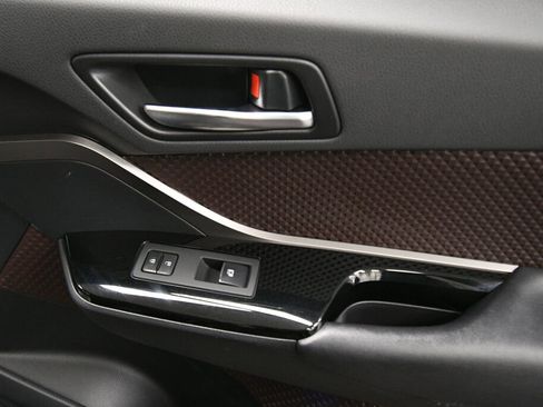 Used 2019 Toyota C-HR Limited image 27