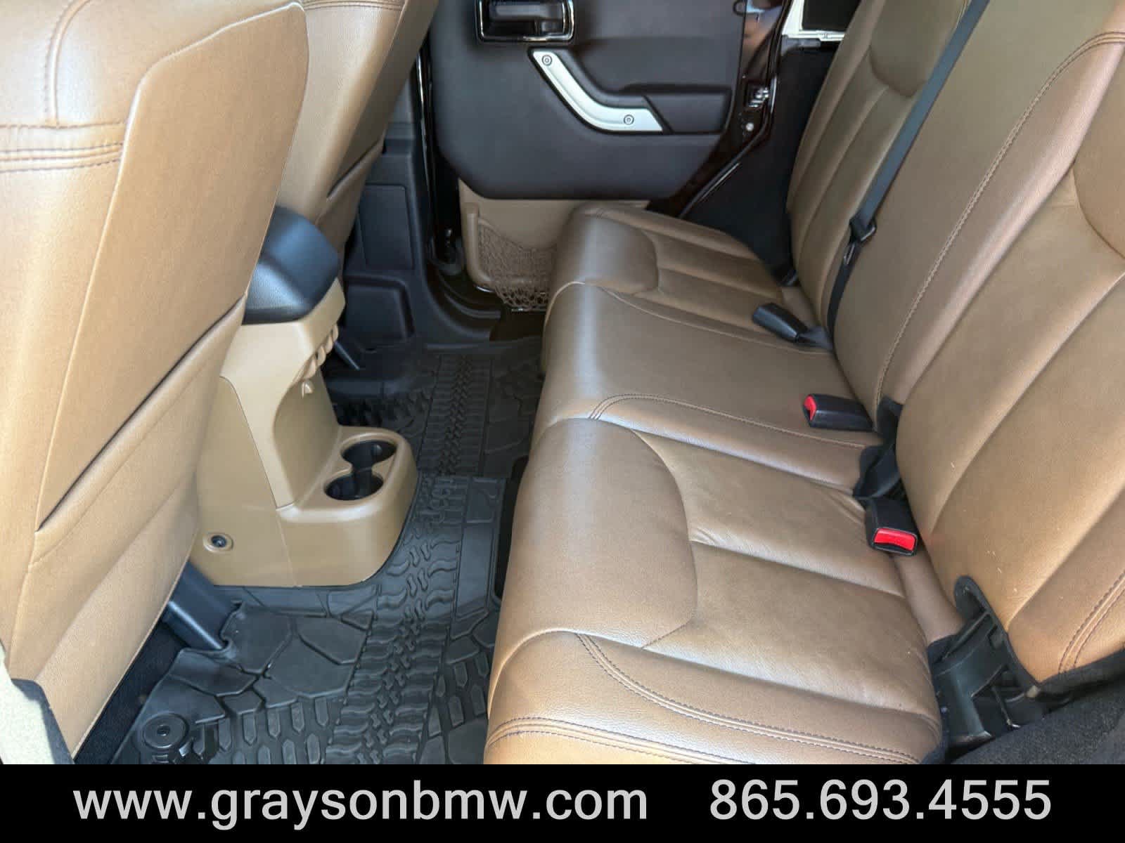 Used 2015 Jeep Wrangler Unlimited Sahara w/ Connectivity Group AWD/4WD image 15