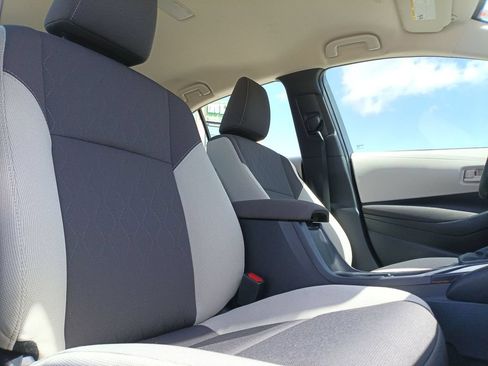 Used 2025 Toyota Corolla LE FWD image 31