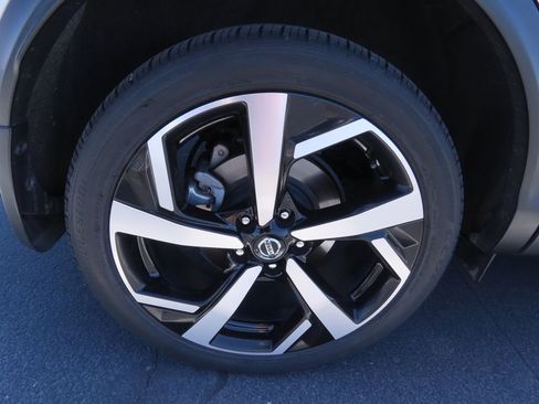 Used 2021 Nissan Rogue Sport SL w/ Premium Package FWD image 17