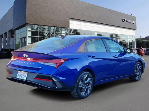 Certified 2025 Hyundai Elantra SEL w/ Cargo Package image 2