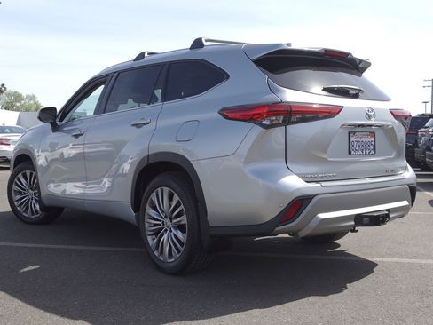 Used 2022 Toyota Highlander Platinum image 7