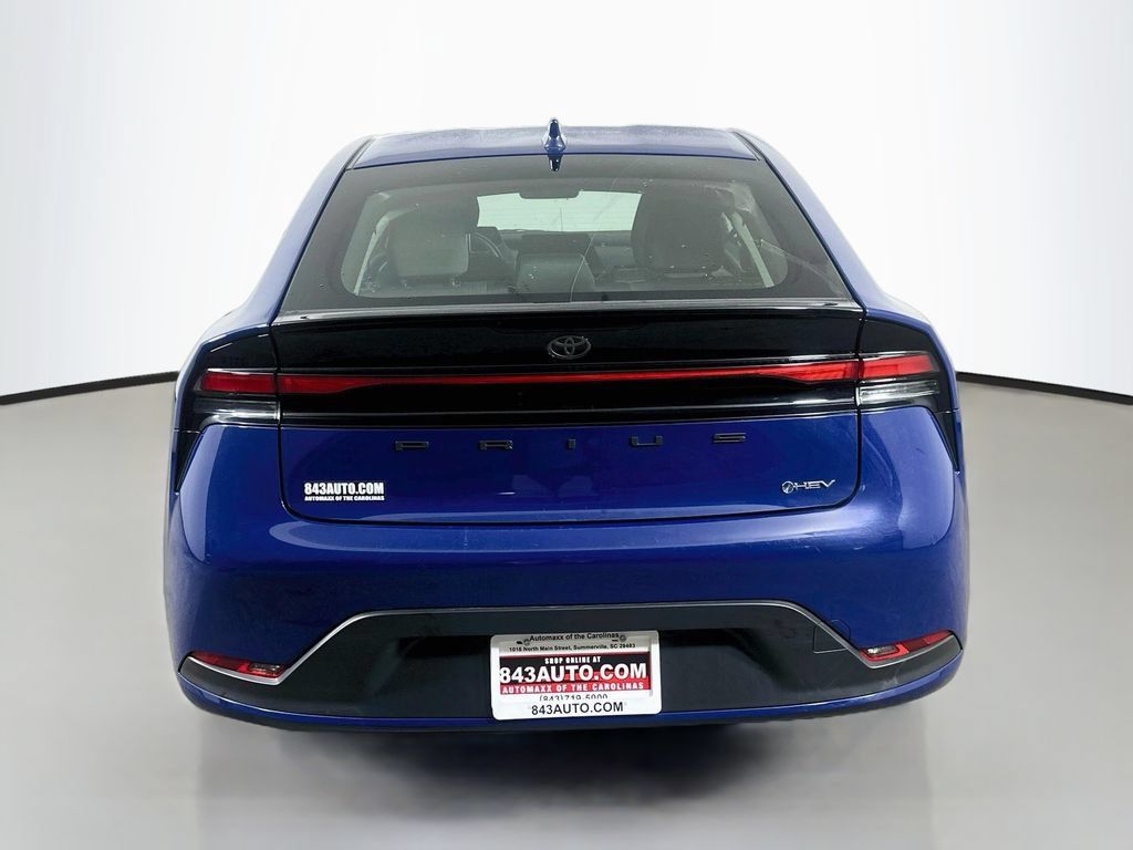 Used 2025 Toyota Prius LE FWD image 3