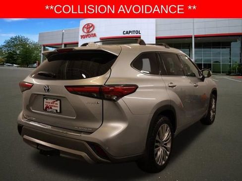 Used 2023 Toyota Highlander Platinum AWD/4WD image 4
