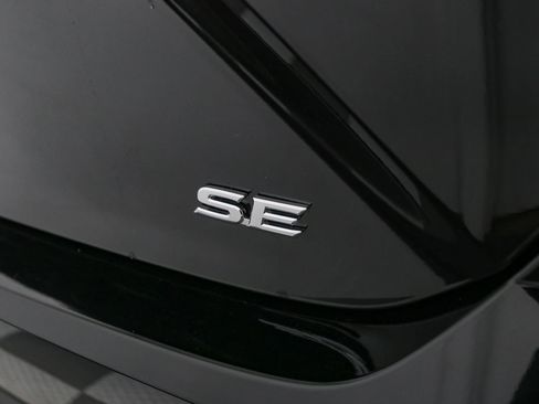 Used 2025 Toyota Camry SE w/ Convenience Package image 11