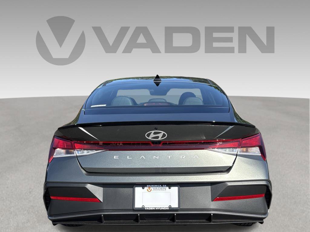 New 2026 Hyundai Elantra SEL Sport FWD image 4
