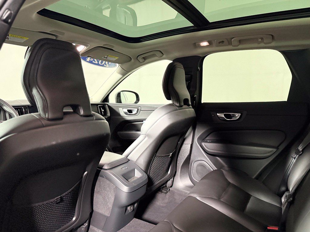 Used 2024 Volvo XC60 B5 Core w/ Protection Package Premier AWD/4WD image 23