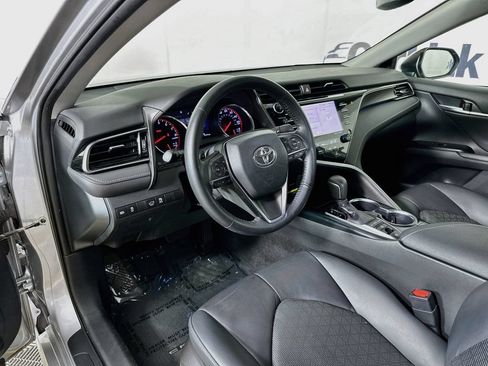 Used 2019 Toyota Camry XSE FWD image 10