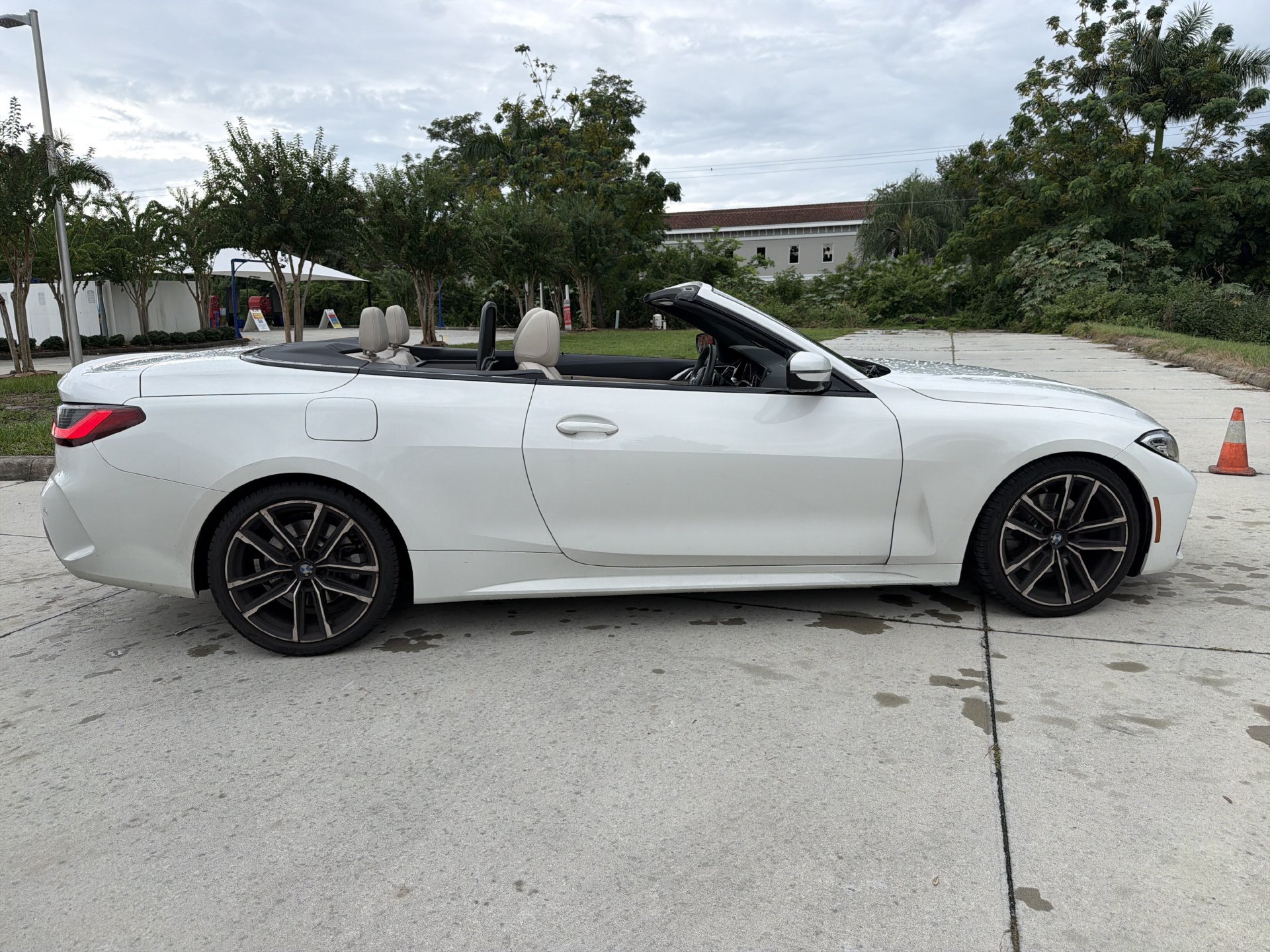 Used 2022 BMW 430i Convertible w/ M Sport Package RWD image 30