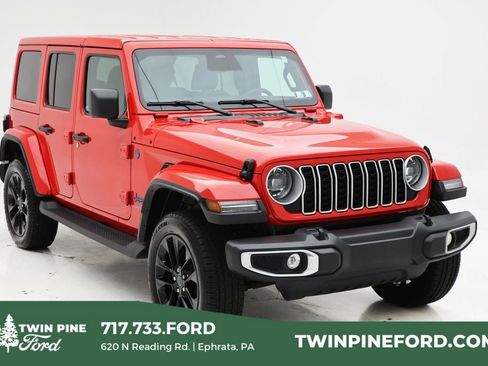Used 2025 Jeep Wrangler Unlimited Sahara AWD/4WD image 1
