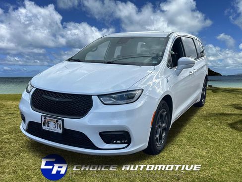 Used 2022 Chrysler Pacifica Touring-L w/ Uconnect Theater Family Group image 1
