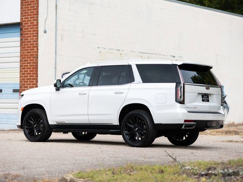 Used 2023 Cadillac Escalade Premium Luxury image 9
