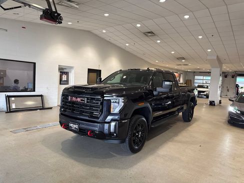 Used 2024 GMC Sierra 3500 AT4 w/ AT4 Premium Plus Package AWD/4WD image 3