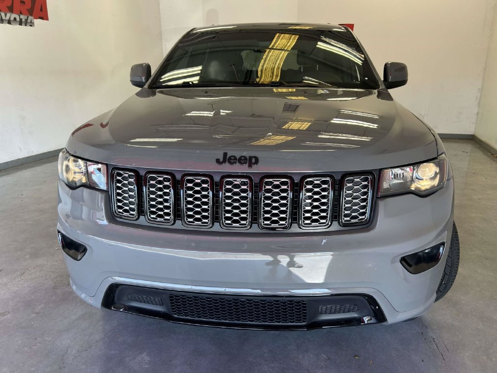 Used 2019 Jeep Grand Cherokee Altitude AWD/4WD image 8