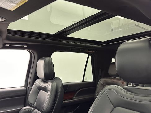 Used 2024 Lincoln Navigator Premiere image 5