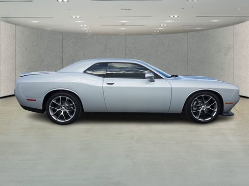 Used 2022 Dodge Challenger GT image 2