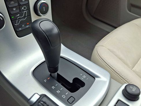 Used 2011 Volvo S40 T5 image 12