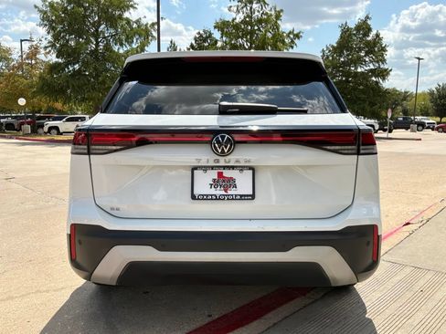 Used 2026 Volkswagen Tiguan SE FWD image 7