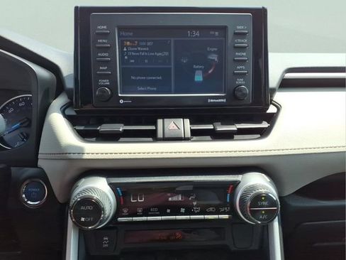 Used 2022 Toyota RAV4 XLE AWD/4WD image 18